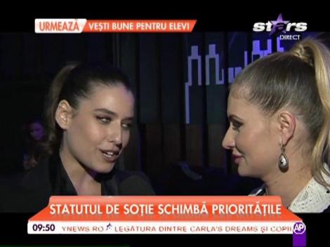 El comandă, ea execută! Alice Peneacă, singură la un eveniment monden