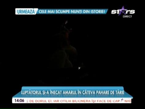 Lui Tolea i s-au scurs ochii după o blondină sexy!