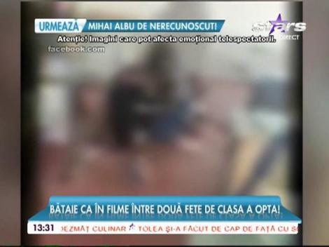 Imagini şocante într-o şcoală din Baia Mare. Doua eleve de 14 ani s-au luat la bataie în sala de clasă