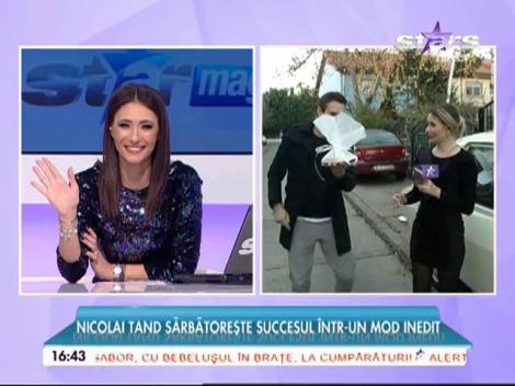 Nicolai Tand sărbătorește succesul din mașina lui de colecție