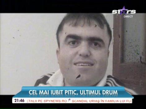 Prietenii și apropiații lui Cristi, cel mai iubit pitic din România, a fost condus pe ultimul drum