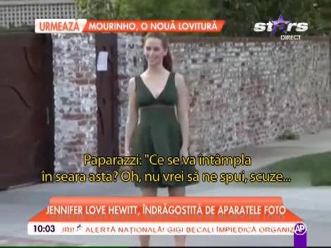 Jennifer Love Hewitt îndrăgostită de aparatele de fotografiat