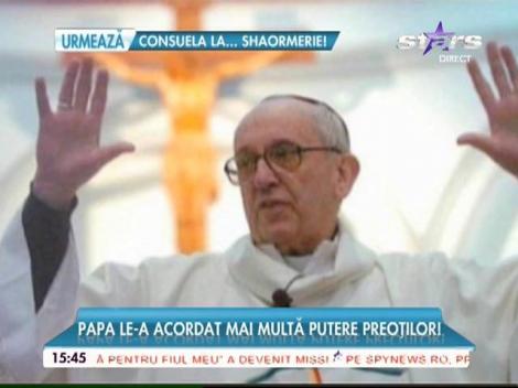 Papa Francisc a anunţat că permite preoţilor să ierte femeile care au făcut avort