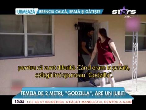 Dovada că iubirea nu ţine cont de nimic! Femeia de 2, 5 metri şi-a găsit iubit. "Godzilla", aşa cum a fost poreclită, este în al nouălea cer. Cum arată bărbatul care i-a furat inima