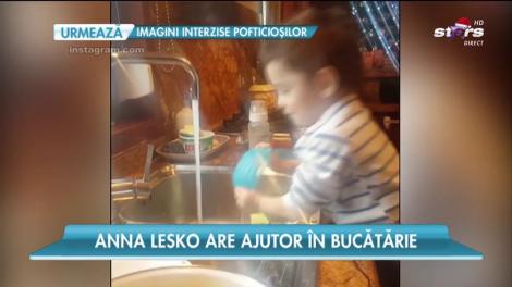 Anna Lesko are ajutor în bucătărie