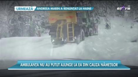 Bătrână bolnavă, salvată cu șenilata