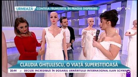 Claudia Ghițulescu probează rochia de mireasă, în platoul Răi da' buni