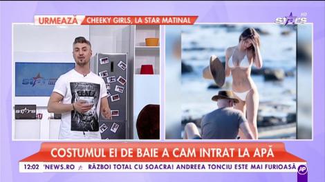 Emily Ratajkowski, surprinsă la plajă într-un costum de baie alb, extrem de sexy