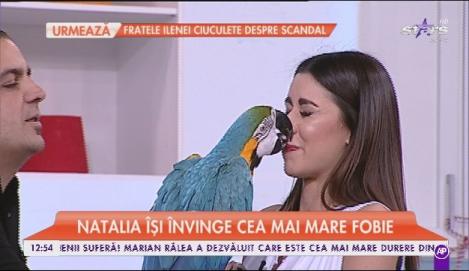 Natalia Mateuț, experiență neobișnuită. A fost pupată de un papagal uriaș!