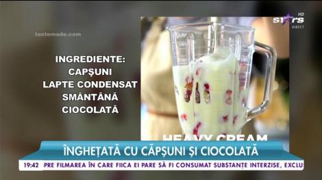 Nimic mai bun şi uşor de făcut! Învaţă şi tu să prepari în casă ÎNGHEŢATĂ de ciocolată şi căpşuni