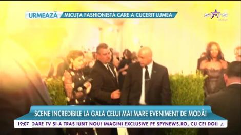 Un bărbat gol-puşcă şi-a făcut apariţia la gala MET