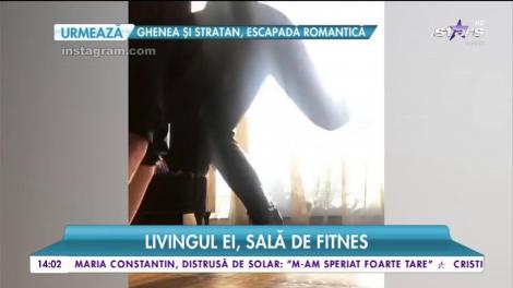 Dacă n-are timp să meargă la sală, „lucrează” de acasă! Delia trage din greu pentru a avea un trup perfect