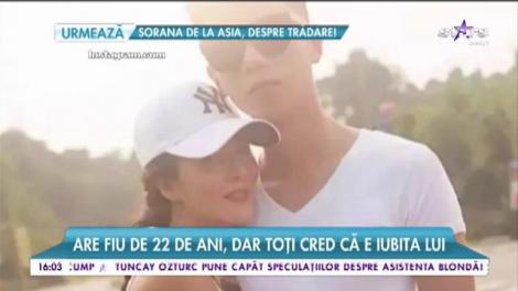 Cum arată femeia care refuză să îmbătrânească! Are un fiu de 22 de ani, dar toți cred că e iubitul ei!
