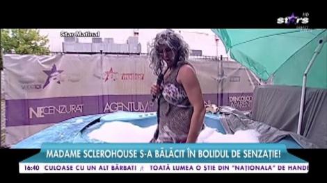 Madame Sclerohouse s-a bălăcit, s-a distrat şi a făcut un show incendiar