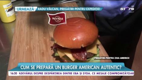 Ce măn&acirc;ncă americanii de Ziua Independenței! Burger cu br&acirc;nză chedar și bacon!