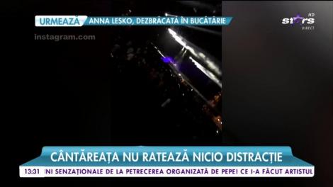 Nicole Cherry o ţine din petrecere în petrecere. Şi nu singură ci în compania un celebru burlac!