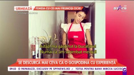 Adelina Pestriţu a trecut la cratiță! Sexy, dar cu hainele pe ea, gospodina le-a pregătit fanilor o salată de vinete. Există ceva mai... gustos?