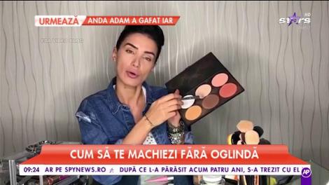 Cum să te machiezi impecabil, fără oglindă! O vedetă de la noi a dezvăluit secretul și a făcut o demonstrație. Rezultatul? Senzațional!