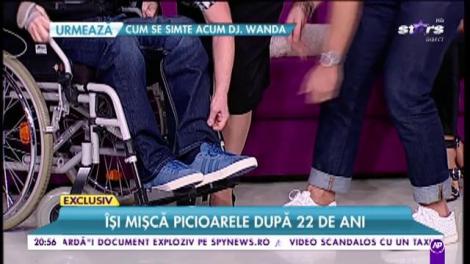 Adelina Pestrițu, alături de un tânăr în scaun cu rotile