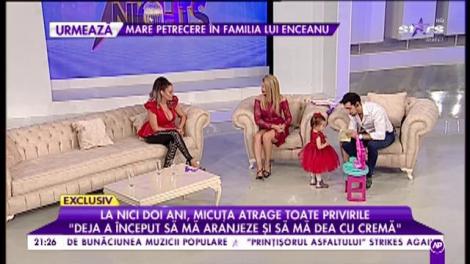Fetița Sânzianei Buruiană, remarcată de creatori de modă celebri. La nici doi ani, micuța atrage toate privirile