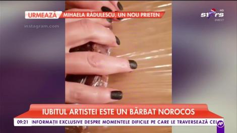 Anna Lesko, sexy şi în bucătărie! A renunţat la microfon şi s-a apucat serios de gătit!