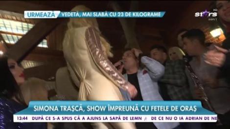 De la depresie, la dansuri pe mese. Simona Trașcă, show împreună cu fetele de oraș! Diva arată senzațional!