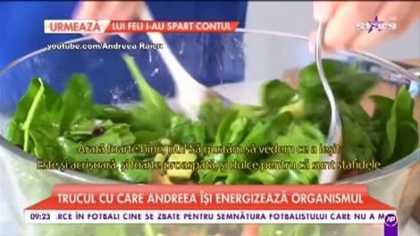 Trucul cu care Andreeea Raicu își energizează organismul. Vedeta pregătește salată cu spanac