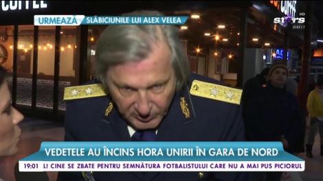 Vedetele au încins Hora Unirii în Gara de Nord