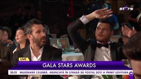 Liviu Teodorescu interpretează numeroase piese în cadrul galei Stars Awards