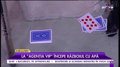 La "Agenţia VIP" a început războiul cu apă! Cristi Brancu şi Jean de la Craiova s-au udat din cap până-n picioare!