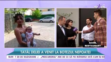 Gina Matache, alături de fiicele ei. Tatăl Deliei a venit și el la botezul nepoatei