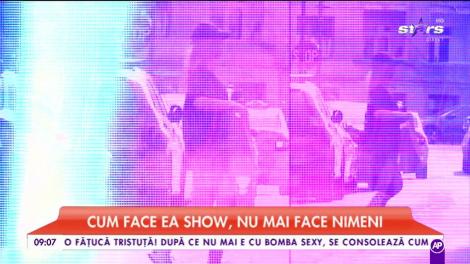 Cum face ea show, nu mai face nimeni. Delia, dans incendiar, chiar în mijlocul străzii. Imagini de senzaţie cu jurata de la X Factor!