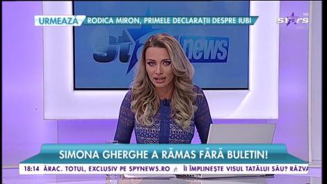 Simona Gherghe se amuză copios pe seama fiicei sale. De data aceasta, micuţa i-a "furat" prezentatoarei buletinul din geantă