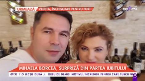 Mihaela Borcea, răsfățată cu buchete de trandafiri de către iubitul ei