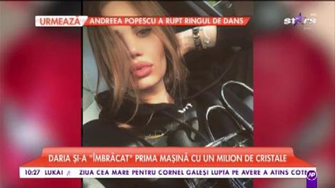 O fată de bani gata şi-a îmbrăcat bolidul într-un milion de cristale preţioase! La soare te poţi uita, dar la ea ba!