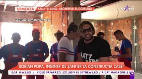 Dorian Popa îi supraveghează pe muncitori și într-un picior! Artistul abia așteaptă să se mute în noua lui locuință