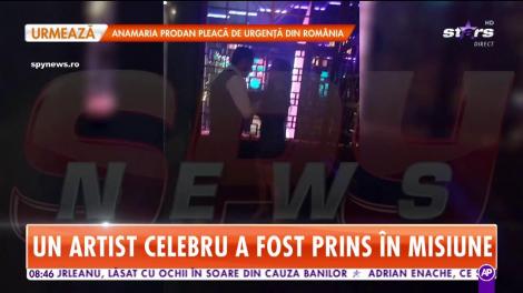 Artist celebru, surpins în timp ce era lovit de săgeata lui Cupidon