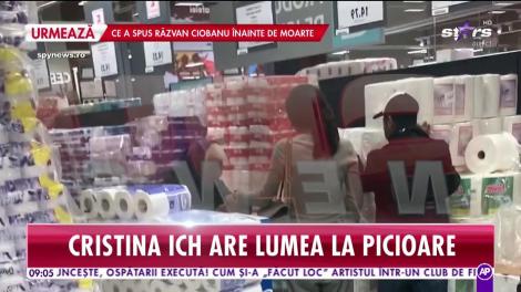 Cristina Ich are lumea la picioare! Și-a luat valet, iar fanii îi pupă mâna pe stradă