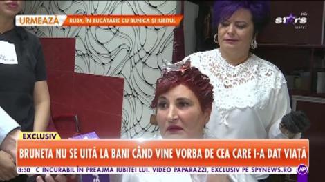 Cum o răsfață Andreea Tonciu pe mama ei: Mama mea stă toată ziua în salon