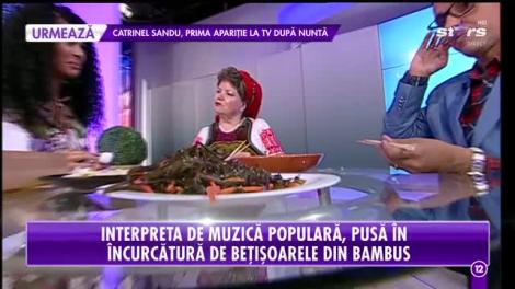 Agenția Vip. Saveta Bogdan, pusă în încurcătură de beţişoarele din bambus: Iau masa în oraș, mănânc viermi!