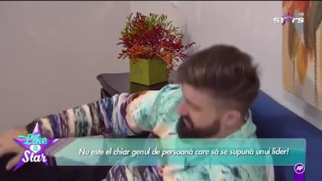 Ionatan a fost pedepsit să tundă iarba din curte!