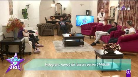 Like a Star. Starurile se relaxează în living, jucându-se mima