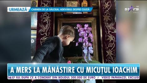 Andreea Popescu a mers la mănăstire cu soţul şi micuţul Ioachim