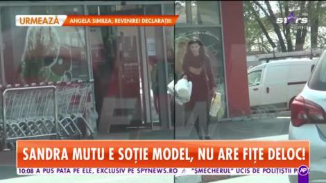Sandra Mutu face cumpărăturile ca o mămică responsabilă