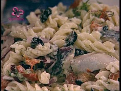 Paste cu macrou marinat