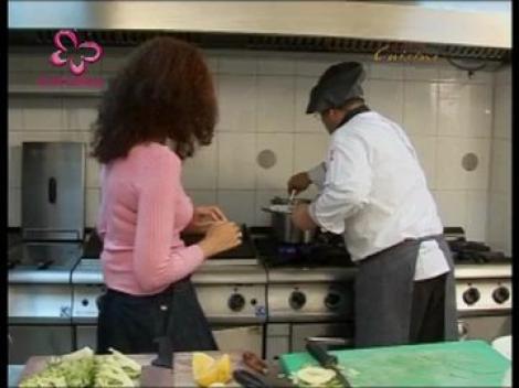 Creveti cu usturoi si mere la gratar cu garnitura de broccoli