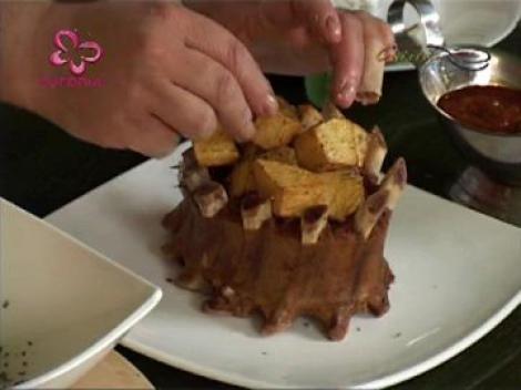 Coronita de purcel cu cartofi aurii