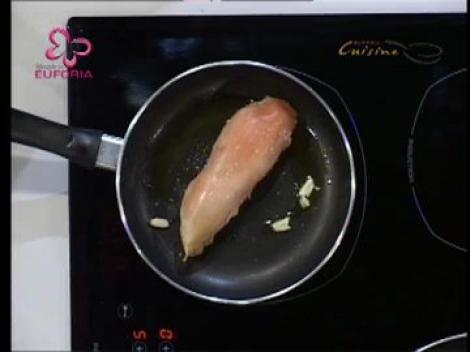 Rulada de pui cu telemea