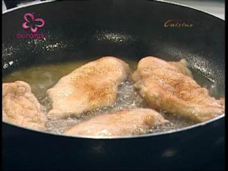 Escalop de pui cu sos de vin