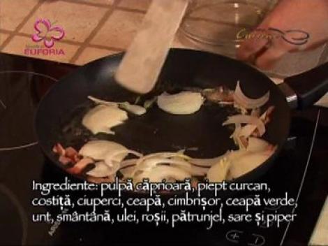 Duet de caprioara si curcan